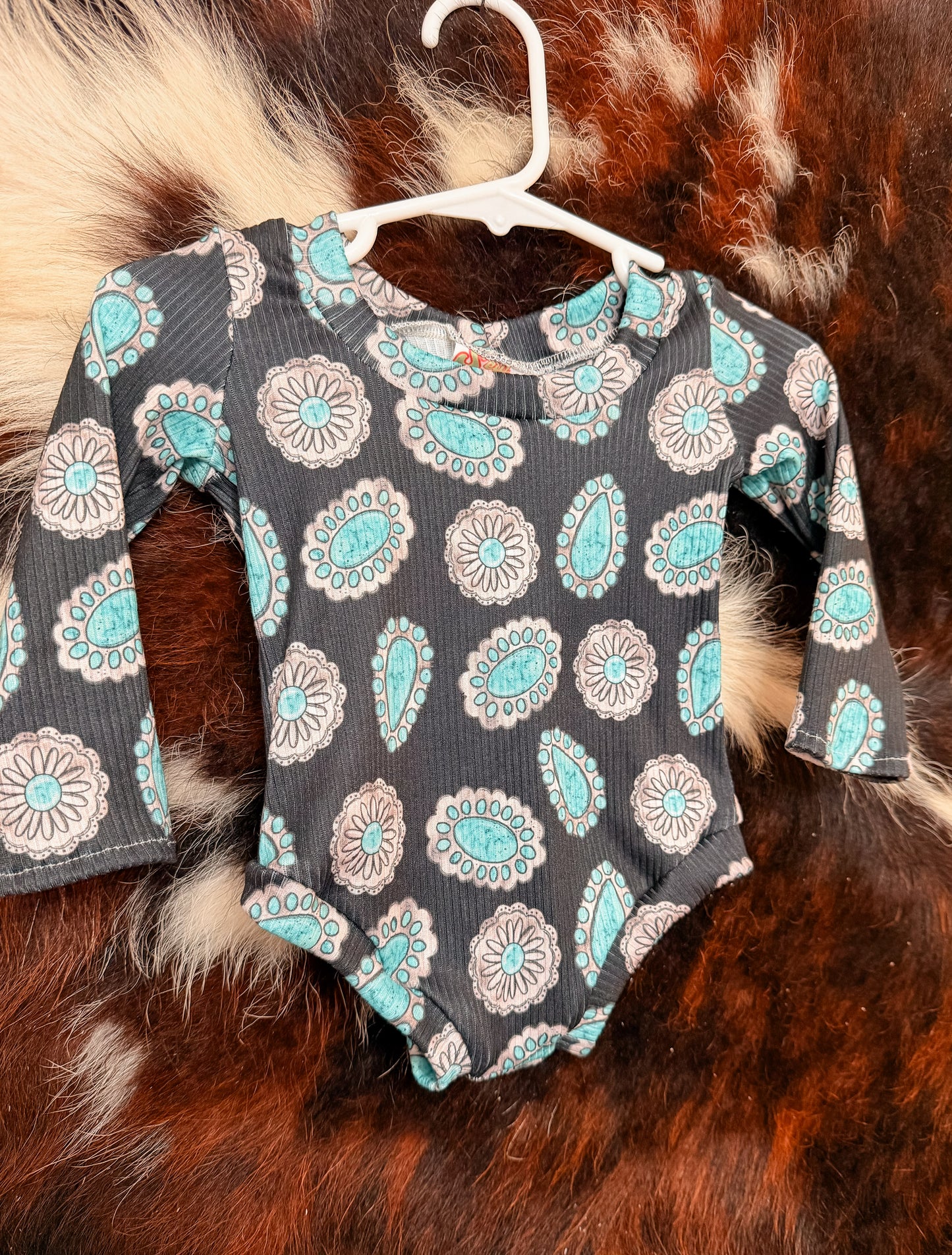 3/6M Bella Leo (NO SNAPS)